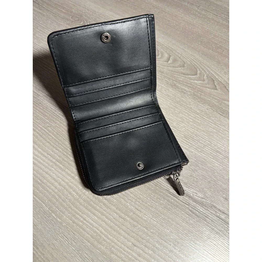 Wrangler Mens Bifold Wallet Black Zip Coin Pocket ID Window Logo Rodeo Western